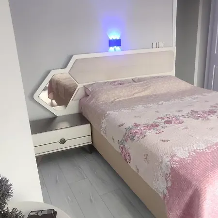 Modern Design House In The Heart Of מרמריס