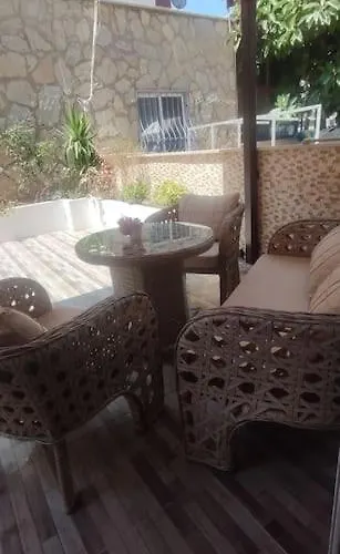 Modern Design House In The Heart Of מרמריס