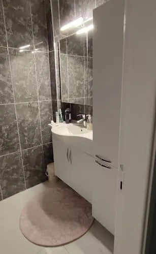 Modern Design House In The Heart Of * מרמריס