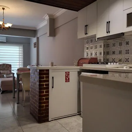 Modern Design House In The Heart Of شقة مرمريس